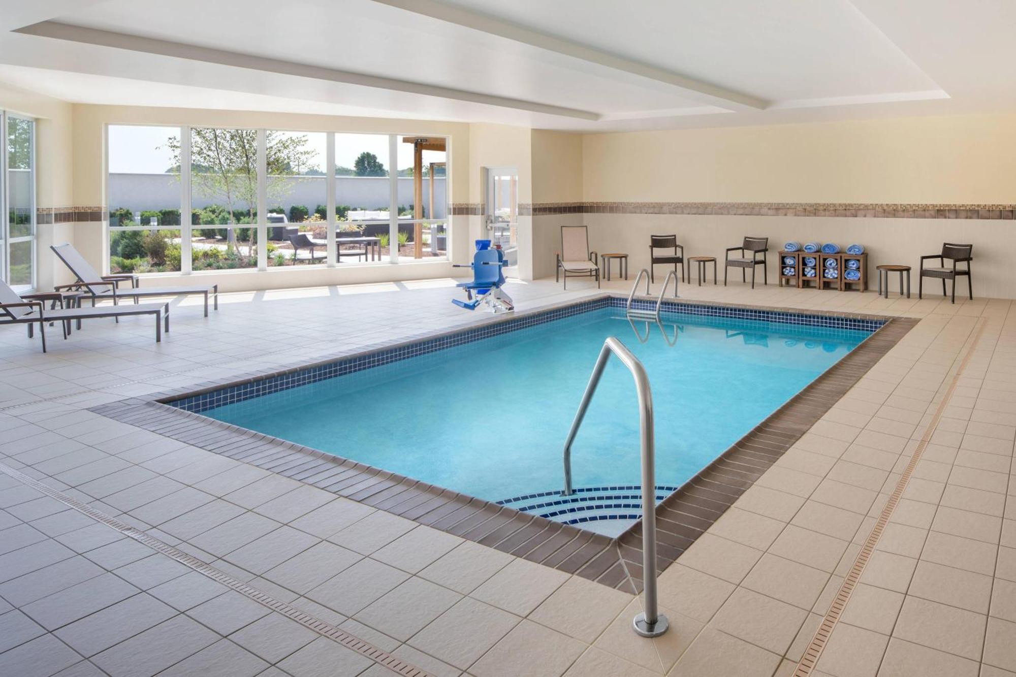 Отель Courtyard By Marriott Wayne Fairfield Экстерьер фото