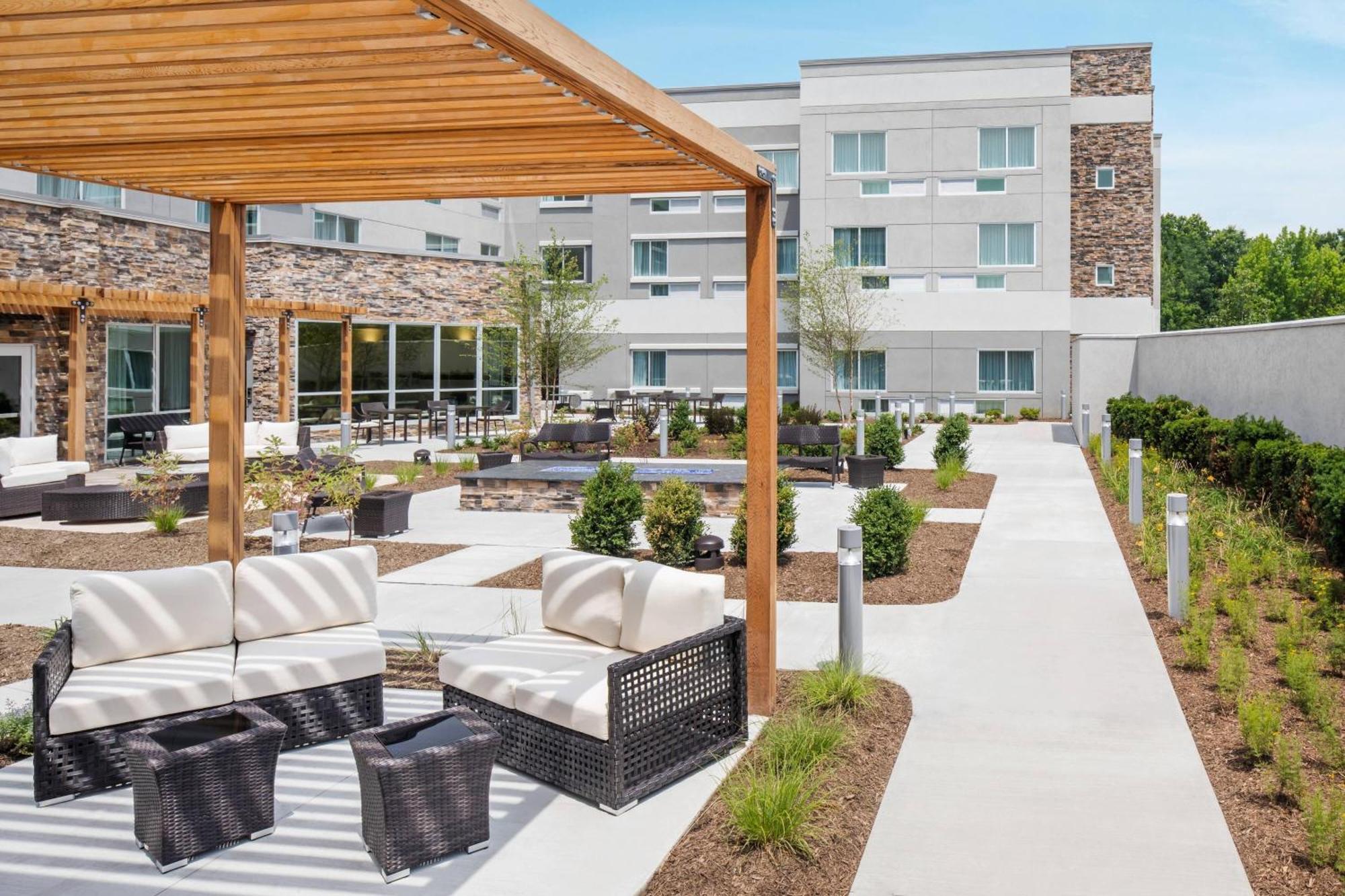 Отель Courtyard By Marriott Wayne Fairfield Экстерьер фото