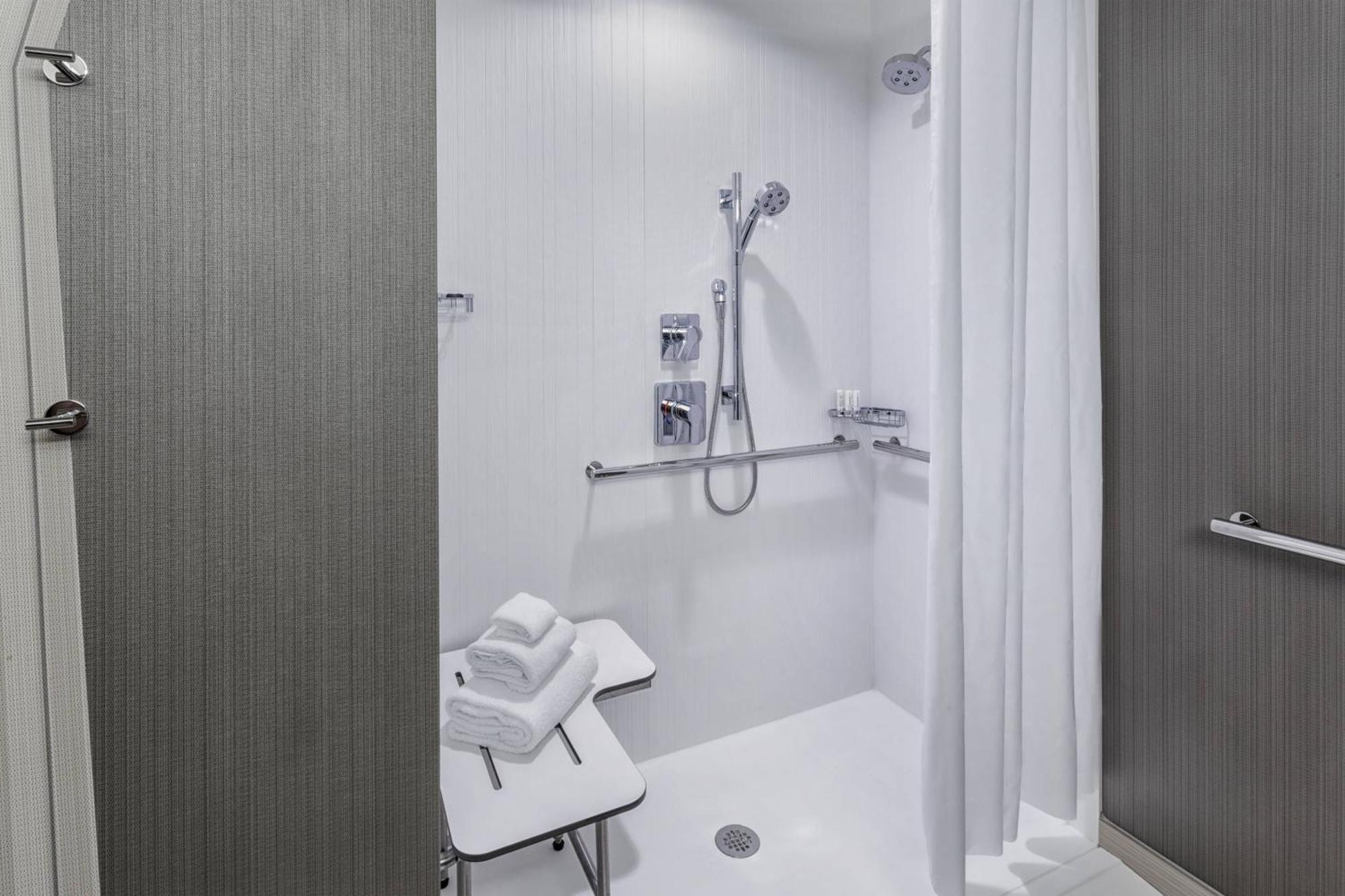 Отель Courtyard By Marriott Wayne Fairfield Экстерьер фото