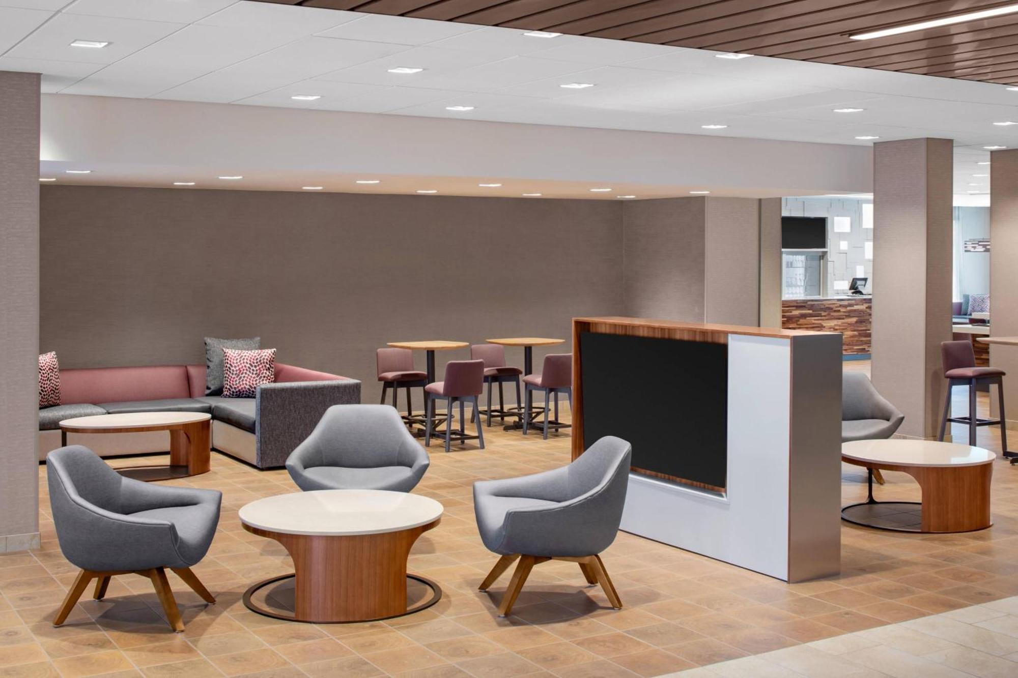 Отель Courtyard By Marriott Wayne Fairfield Экстерьер фото